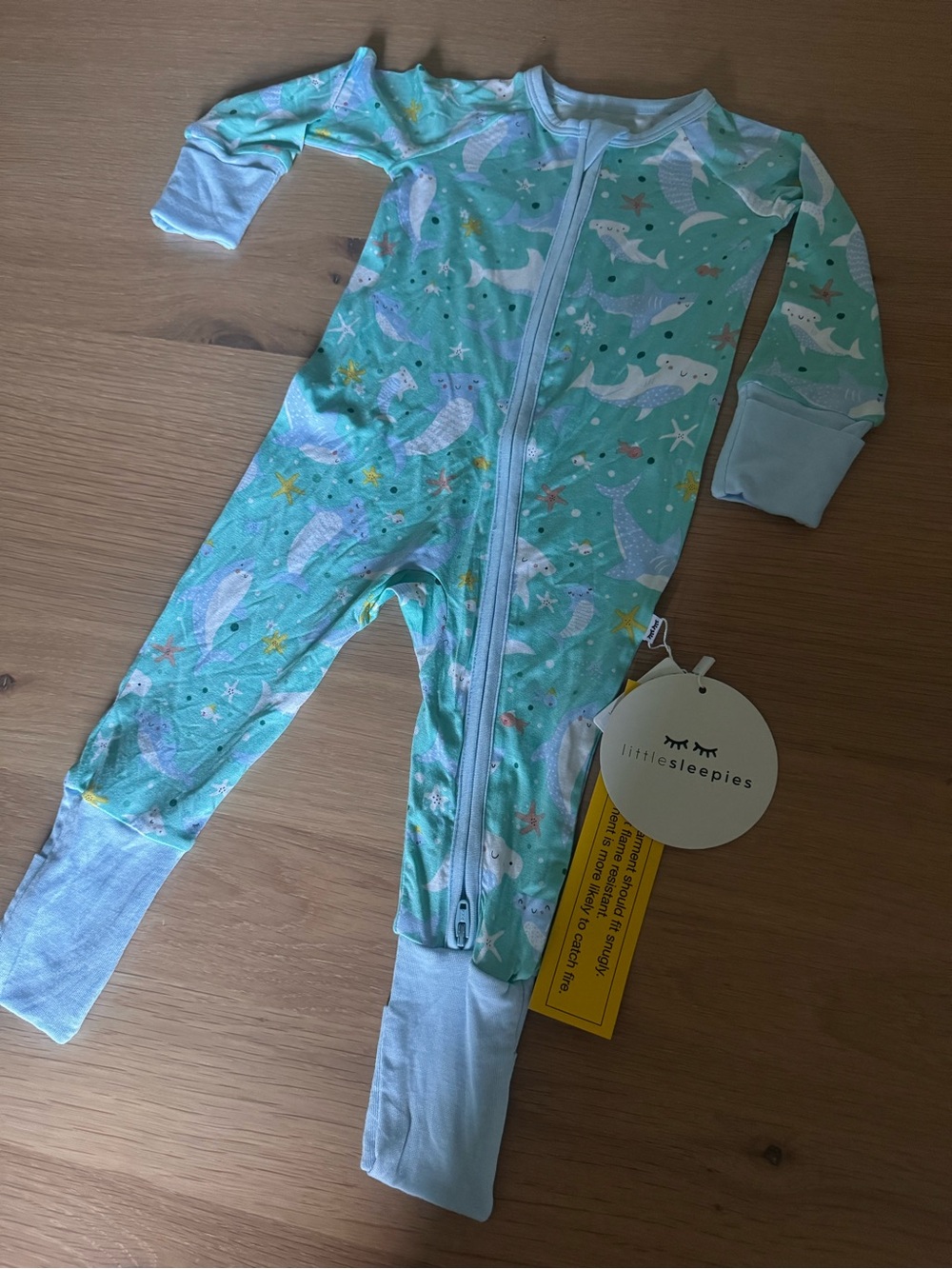 Little Sleepies Shark Soiree Bamboo
Viscose Zippy - Picture 10 of 13